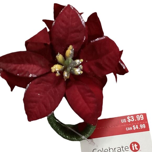 Poinsettia Petals Christmas Holiday Table Runner with 15 Poinsettia and Mistleto - Picture 9 of 13